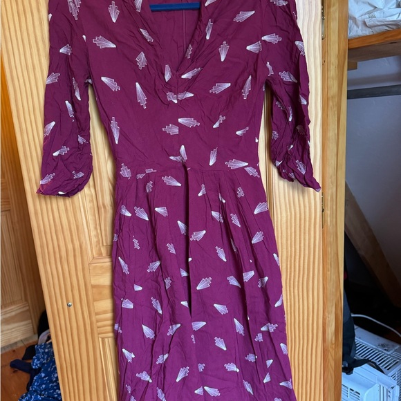 {EMILY & FIN} V-neck Feather Print Magenta Dress - Picture 3 of 6